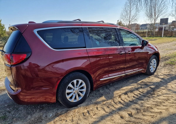 Chrysler Pacifica cena 59900 przebieg: 145000, rok produkcji 2019 z Lubartów małe 191